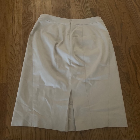 Ann Taylor Khaki Skirt - Picture 3 of 4